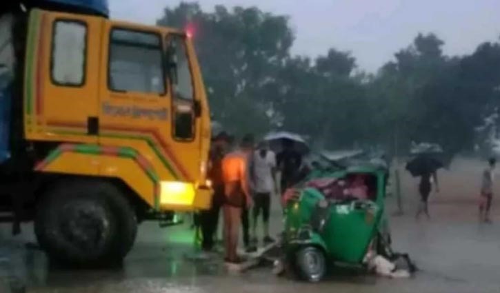 বগুড়ায় সড়ক দুর্ঘটনায় একই পরিবারের তিনজনসহ নিহত ৪