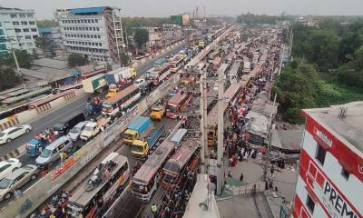 দুই মহাসড়কে যাত্রীর ঢল, মোড়ে মোড়ে যানজট