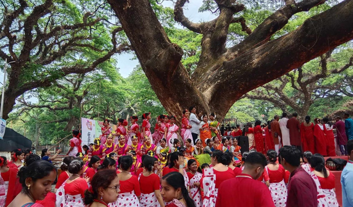 চট্টগ্রামে সিআরবি শিরিষতলা মুক্তমঞ্চে পহেলা বৈশাখ উদযাপন